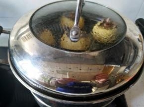 大火烧开后转中小火，一共蒸20分钟