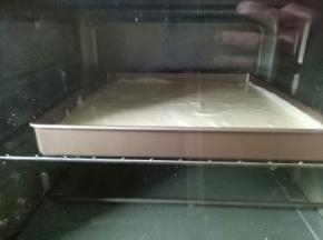 放入烤箱中层，上下管170度烤20分钟