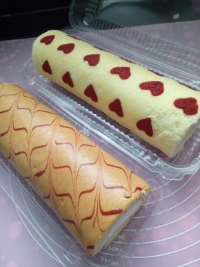 可爱的心形波点蛋糕卷就做好了