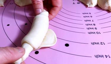 从大头卷至小头，卷成卷