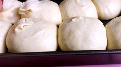 拿出发酵好的面团