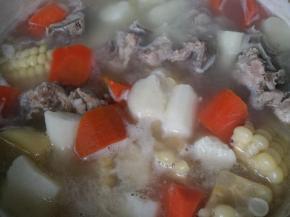 炖至胡萝卜山药熟透。