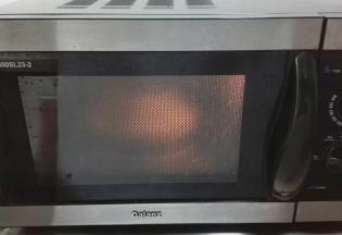 微波炉工作中，同时准备以下调料