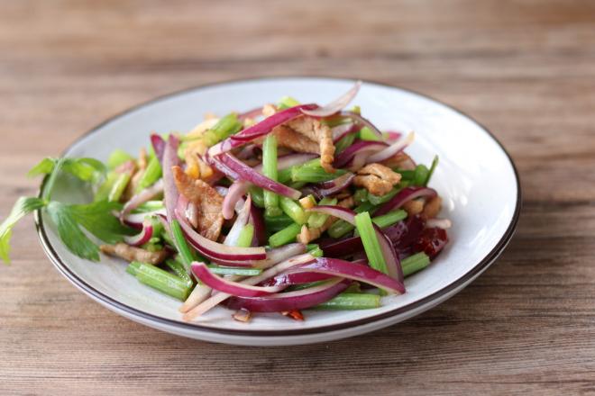 芹菜洋葱炒肉丝