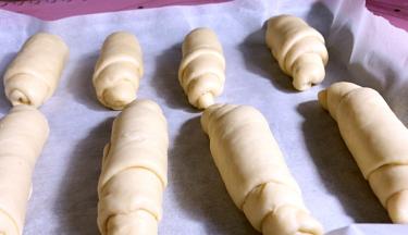 放入铺好油纸的烤盘里