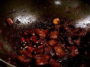 再放入干红辣椒