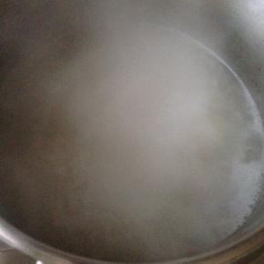 如果是清水锅底 要加一小勺猪油 有妙用哦