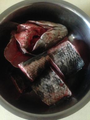 切块的黑鱼 洗干净 沥水