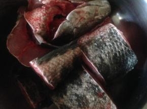 切块的黑鱼 洗干净 沥水