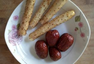 麻山药和红枣洗净，备用。