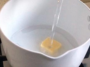 水，小火加热