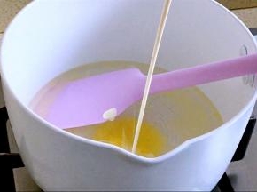 黄油融化后加入淡奶油