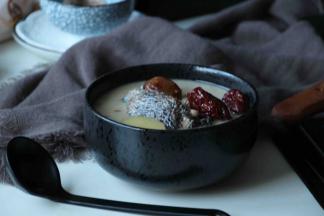 醇香浓郁的鱼汤 喝着就感觉大补 连喝两碗 心头默念 喝鱼汤 不长胖 哈哈哈