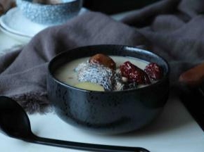 醇香浓郁的鱼汤 喝着就感觉大补 连喝两碗 心头默念 喝鱼汤 不长胖 哈哈哈