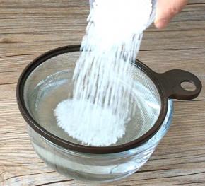 西米用细网筛过滤清晰