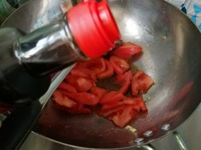 加入数滴香醋。