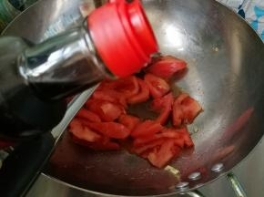 加入数滴香醋。