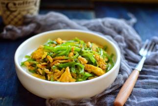 尖椒丝炒鸡蛋就做好了