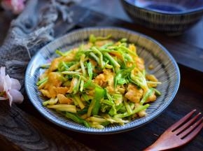 蒜苗炒鸡蛋就做好了