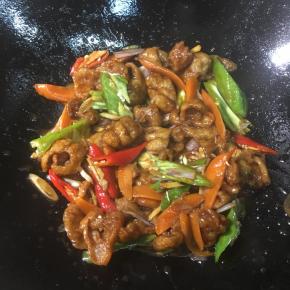 最后加入辣椒翻炒均匀。