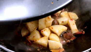 盖上锅盖，继续焖20分钟