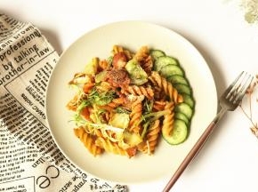 装盘，这是一人份，一半的量。