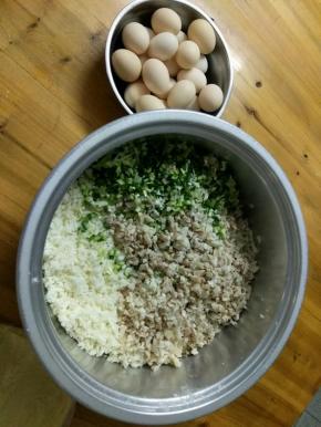 讲材料洗净切丁