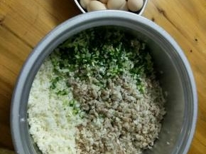 讲材料洗净切丁