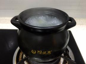 中火煮开后转小火慢炖一小时
