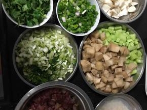 将材料洗淨切粒