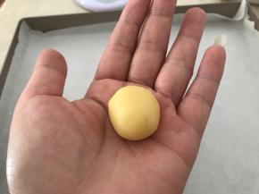 然后揪一小团搓圆