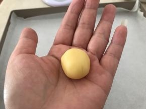 然后揪一小团搓圆