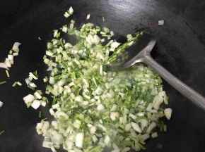 起窝先将乔炒香