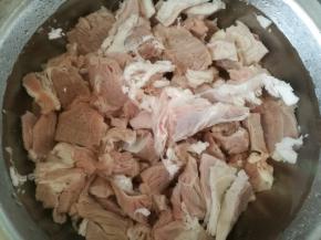 泡水两小时中间换水数次。