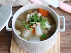 盛出，表面撒香菜。