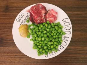 将材料，青豆，大骨头，生姜准备好