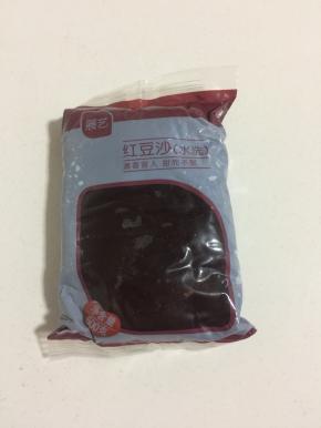 准备一包红豆沙馅儿！（也可以换成自己喜欢的馅儿！）