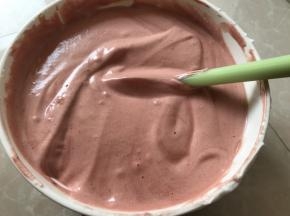 如图翻拌成均匀无粒状的顺滑面糊