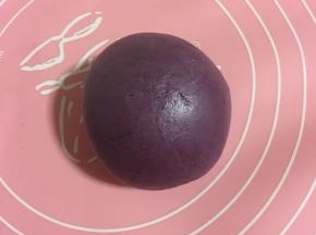 揉好的紫薯面团！