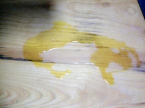 案板上抹一些油