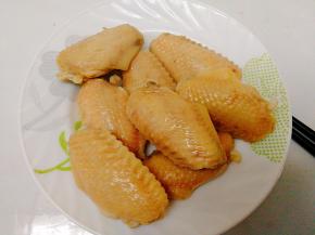 然后捞出用清水冲洗干净后，沥干水分备用。