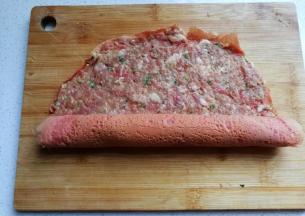 然后从底端向上卷起来；