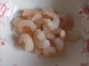 洗净控掉多余的水分。