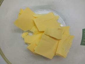 将黄油切成小块