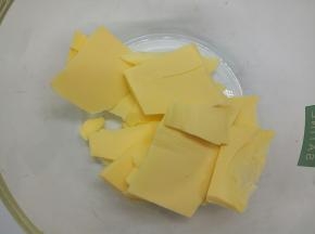 将黄油切成小块