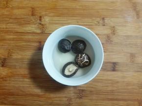 香菇热水泡十五分钟