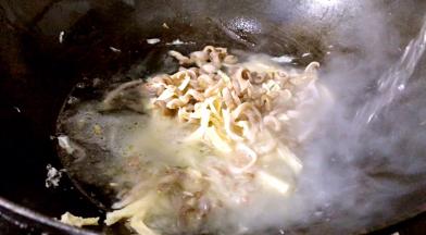 注入适量清水大火煮开