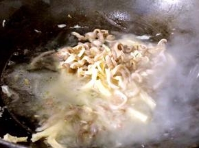 注入适量清水大火煮开