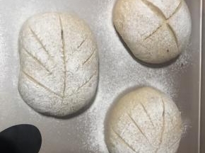 划出自己喜欢的花纹，烤箱提前150度预热5分钟