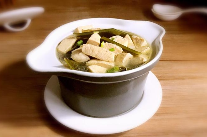 海带鸡肉汤